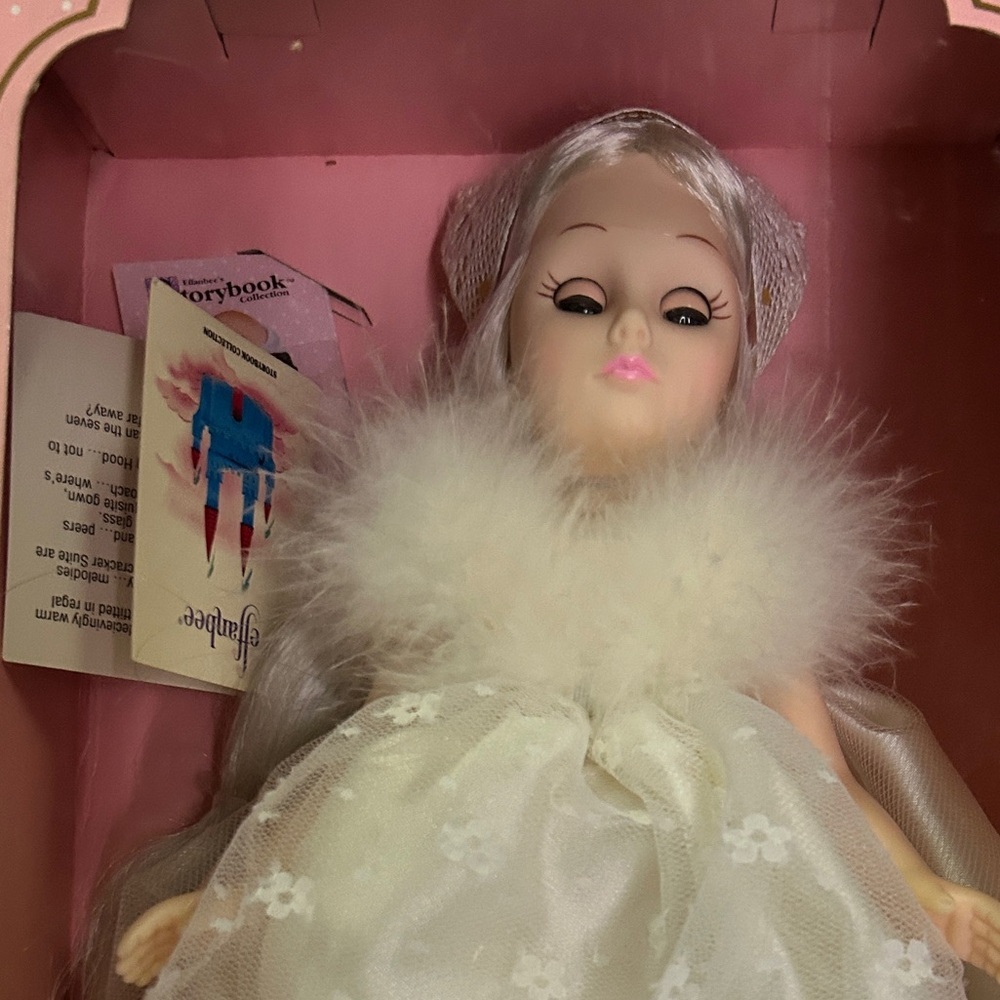 FB1152 Effanbee Storybook Collection Box Snow Queen In original box